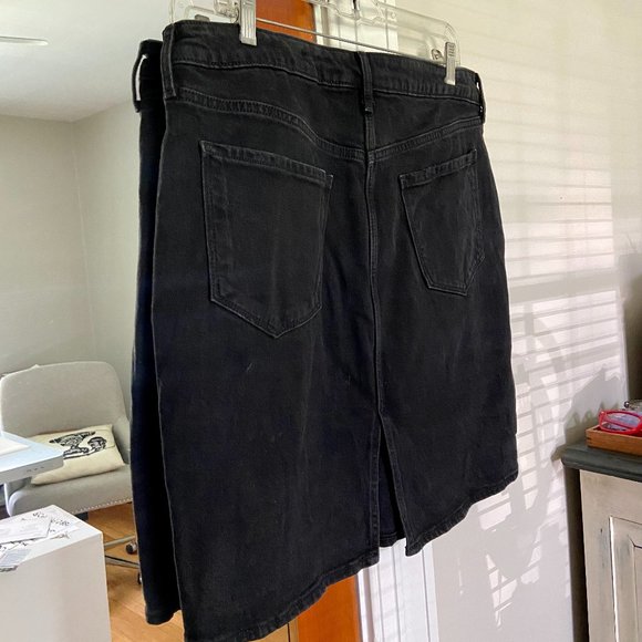 Old Navy High-Waisted Distressed Denim Skirt in Black [Size 14] - Picture 4 of 5